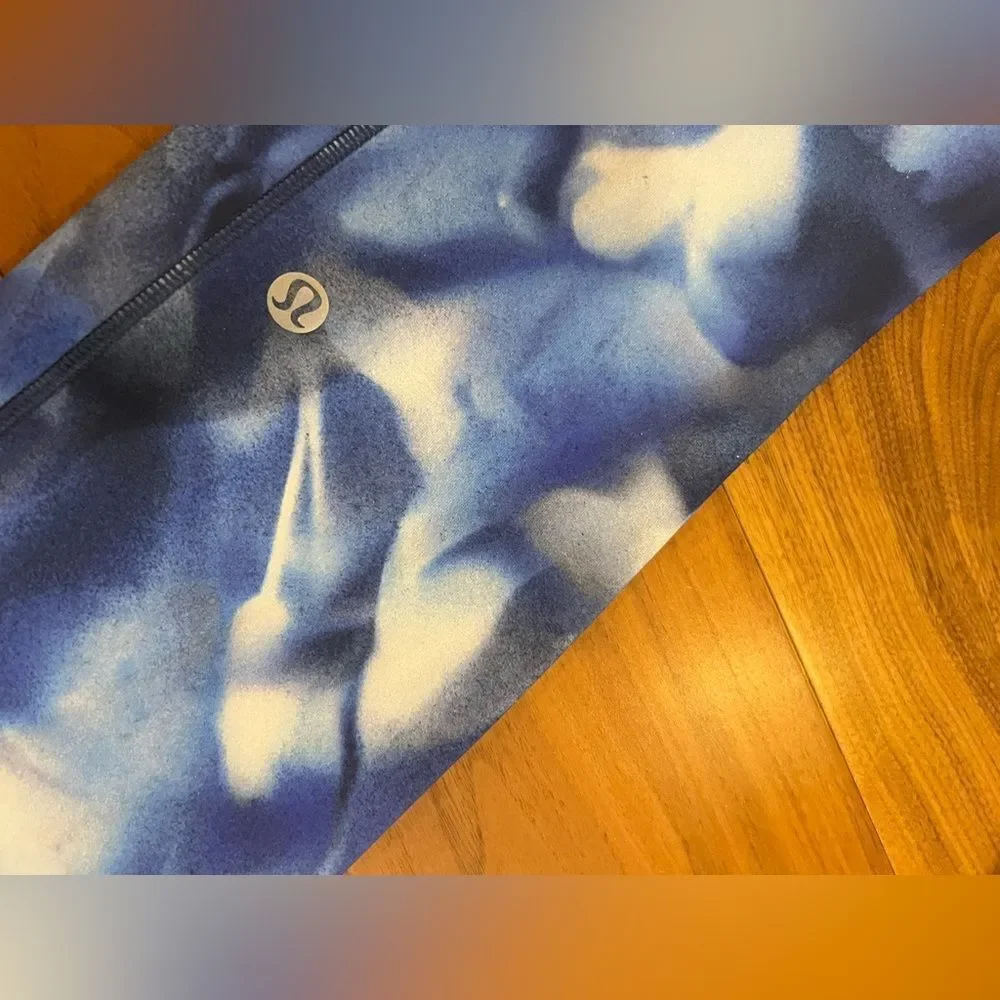 Lululemon blue tie dyed leggings size 6
